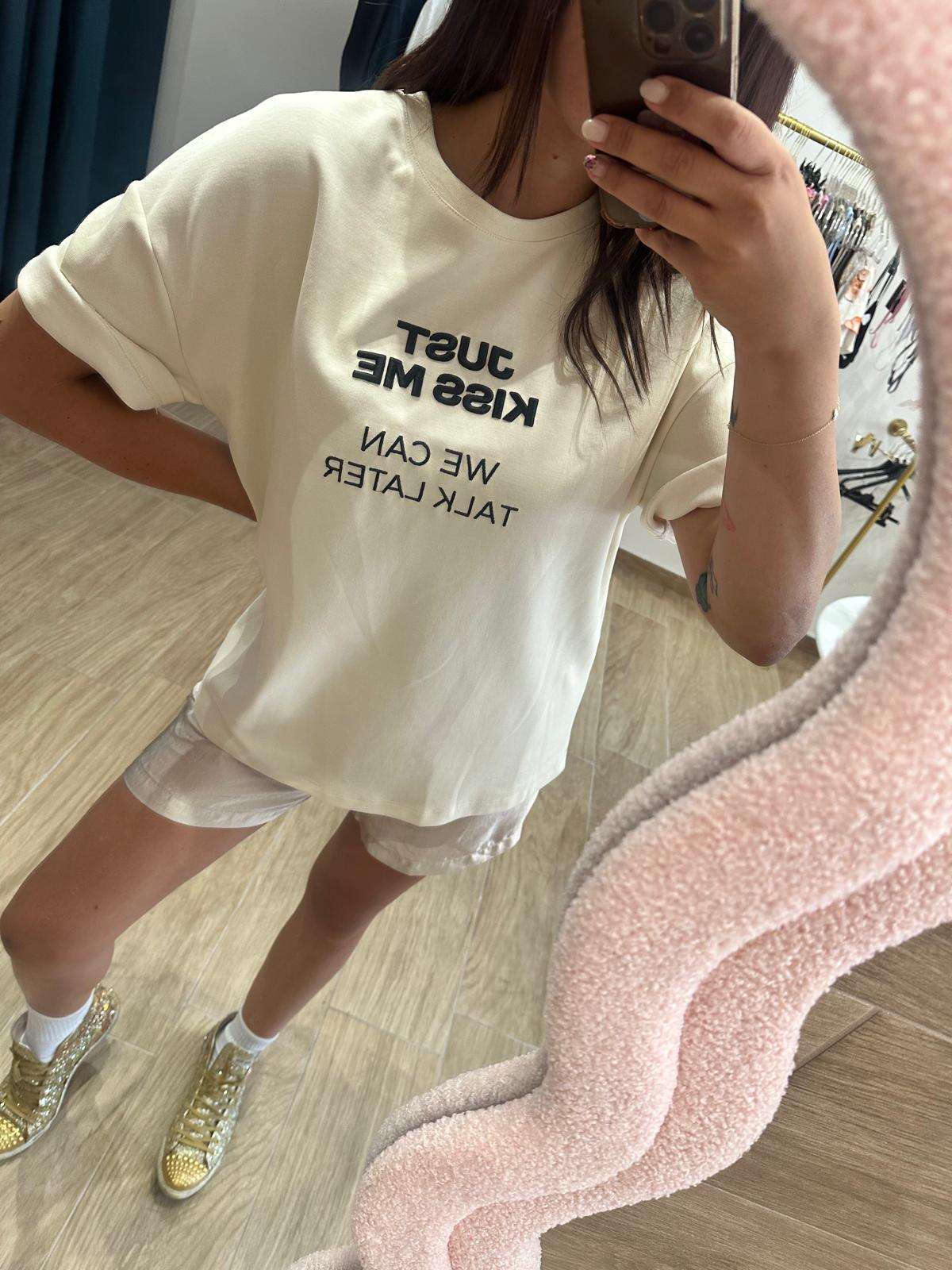 T-shirt Kiss Me