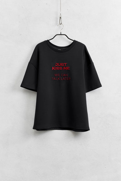 T-shirt Kiss Me